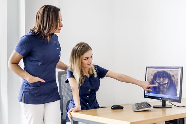 Marzena Majewska-Zięty w gabinecie